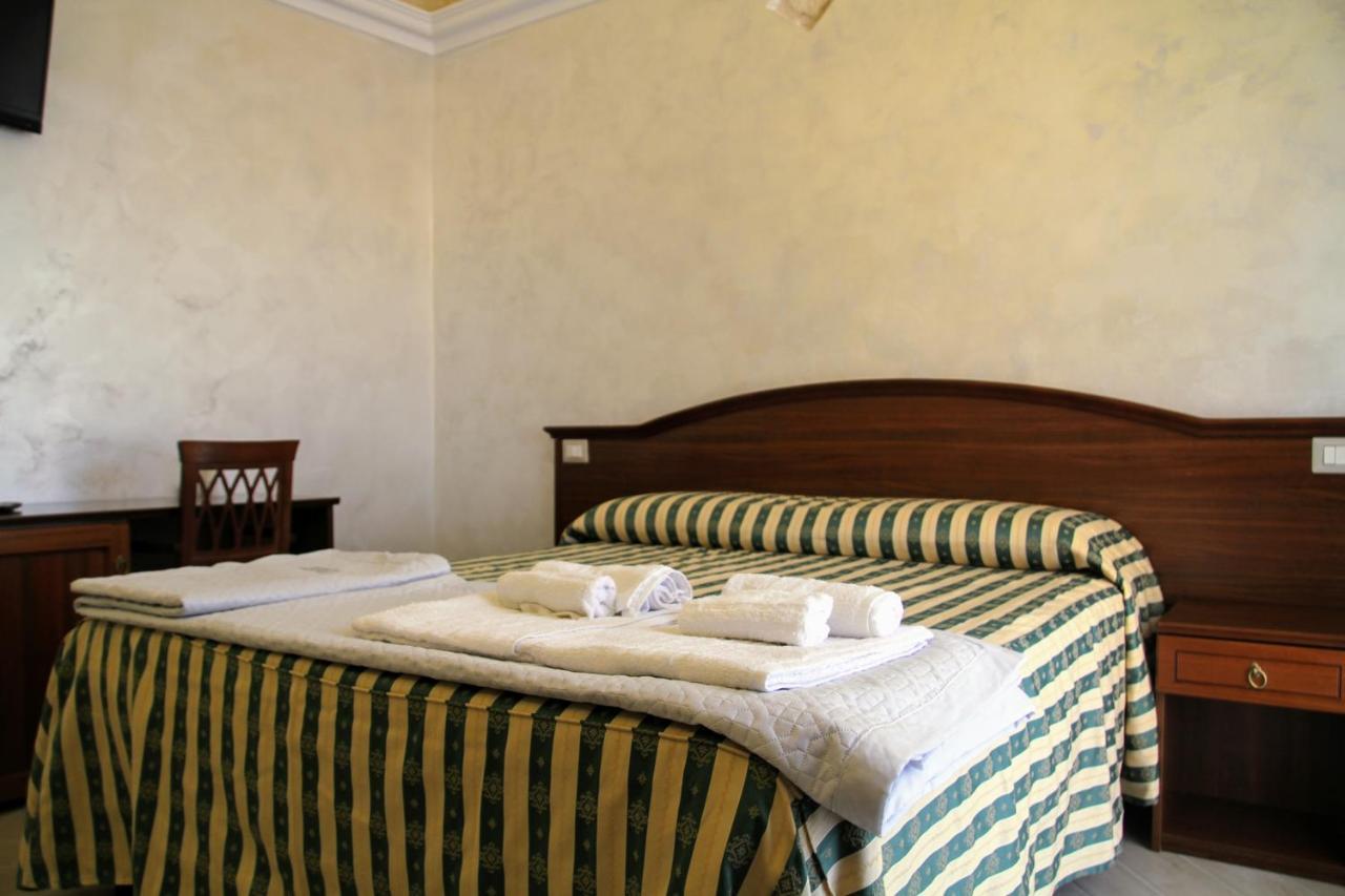 Rooms Dimora Arco - Affitti Brevi Italia Monte SantʼAngelo Kültér fotó