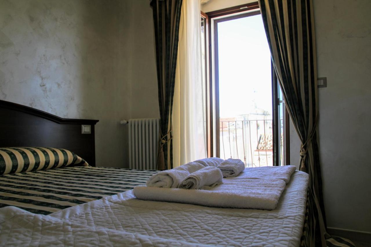Rooms Dimora Arco - Affitti Brevi Italia Monte SantʼAngelo Kültér fotó