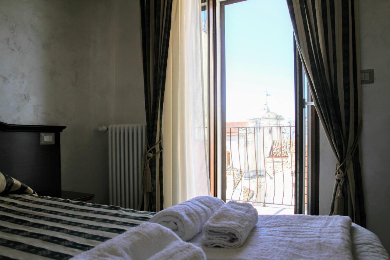 Rooms Dimora Arco - Affitti Brevi Italia Monte SantʼAngelo Kültér fotó